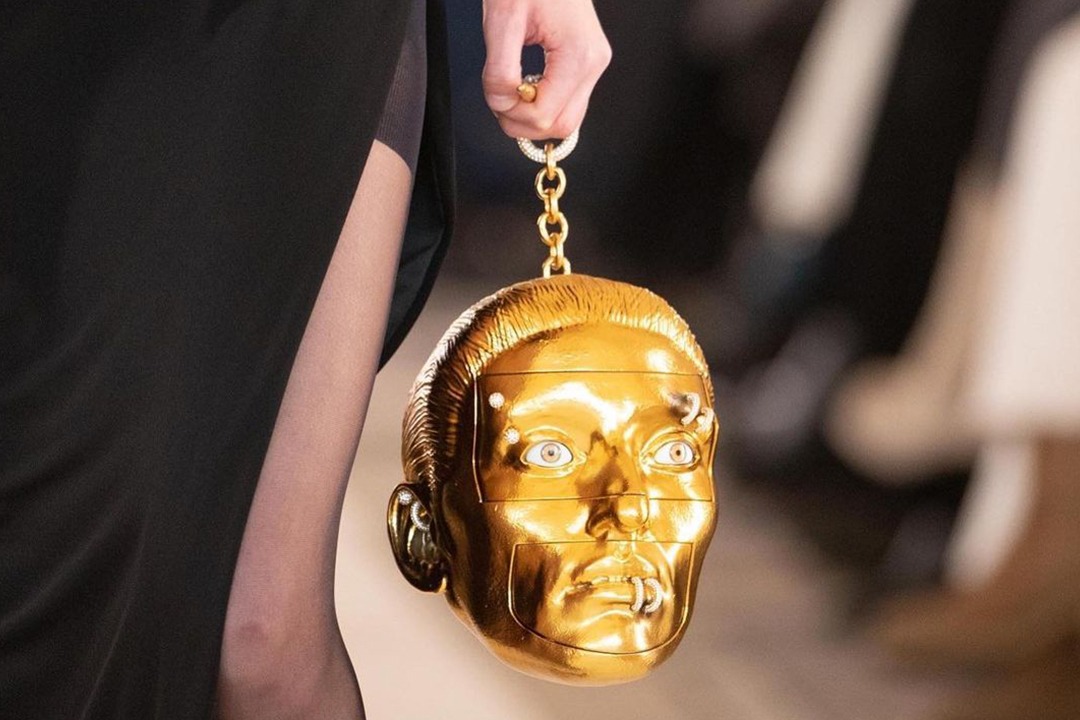 De Louis Vuitton à Schiaparelli, voici les sacs repérés à la Fashion Week de Paris
