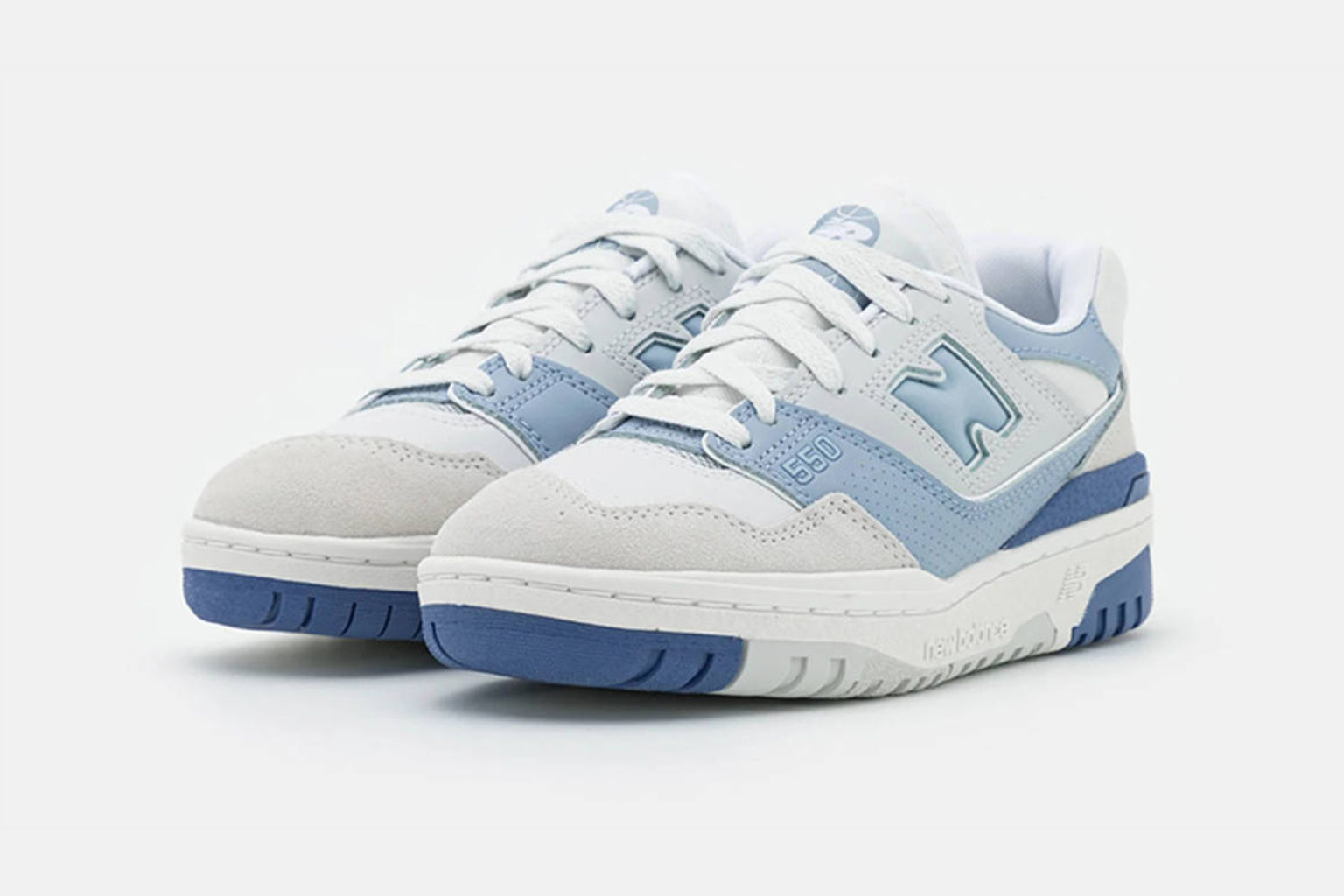 New Balance dévoile une nouvelle sneaker 550 bleu ciel