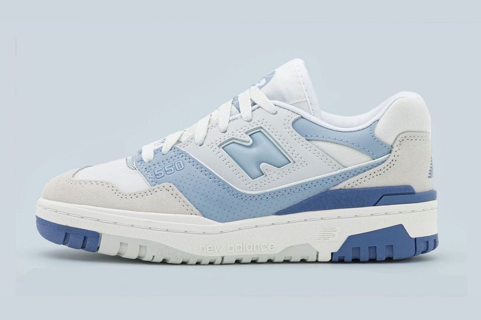 New Balance dévoile une nouvelle sneaker 550 bleu ciel