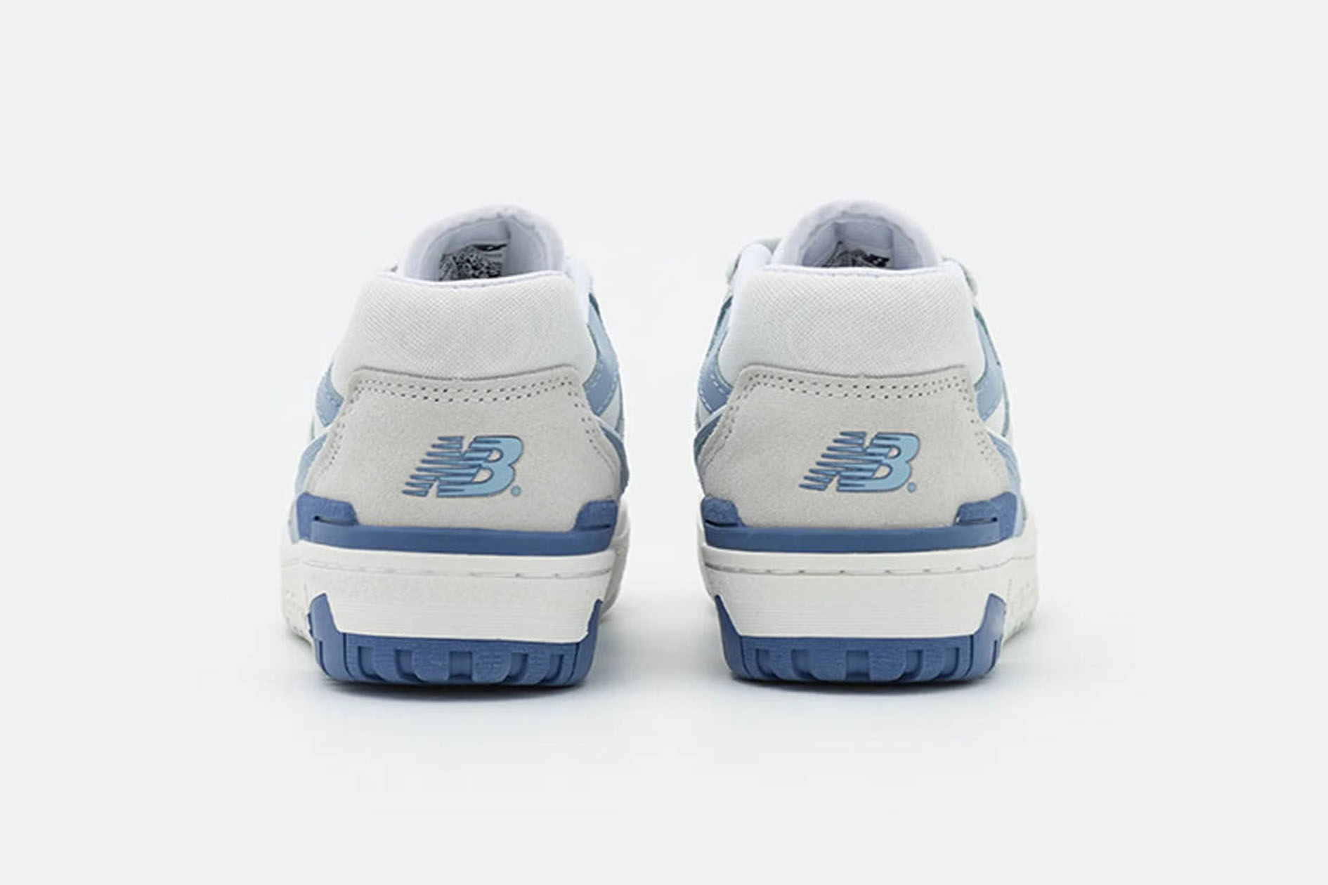tand vacht Aanpassen New Balance dévoile une nouvelle sneaker 550 bleu ciel